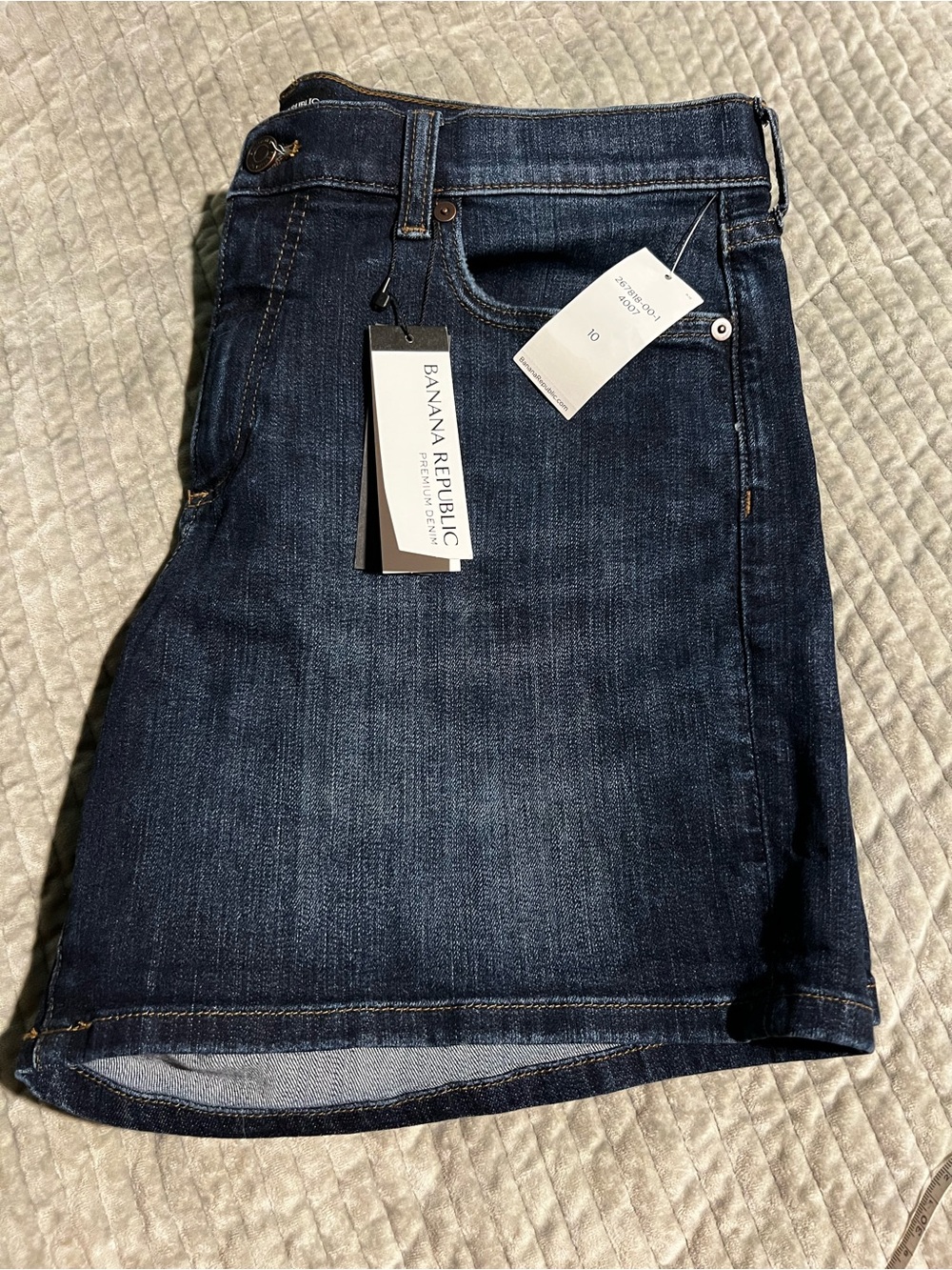 Banana Republic women’s Dark Indigo Denim Jean Shorts